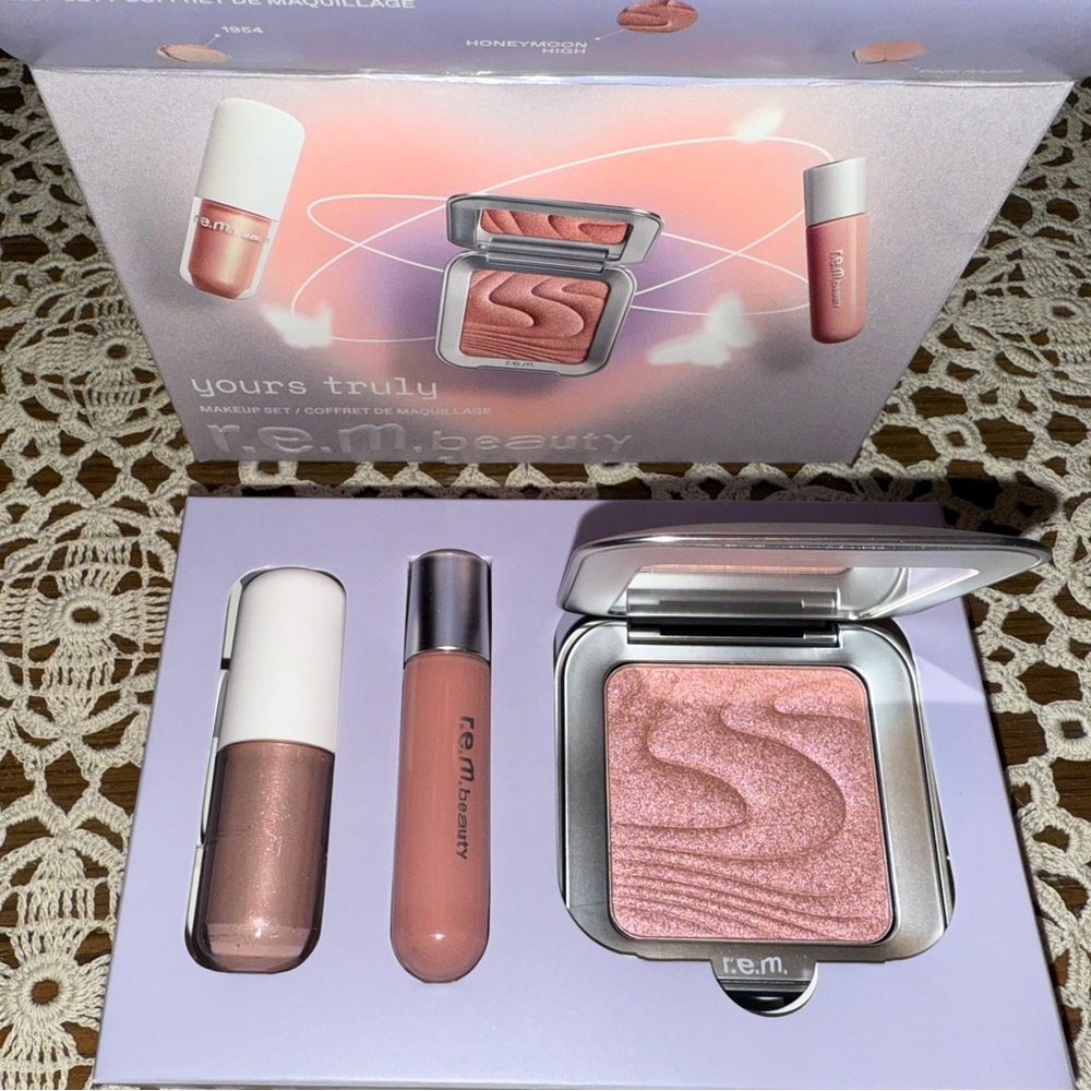 r.e.m. beauty Yours Truly Set